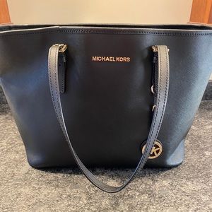 Micheal Kors purse